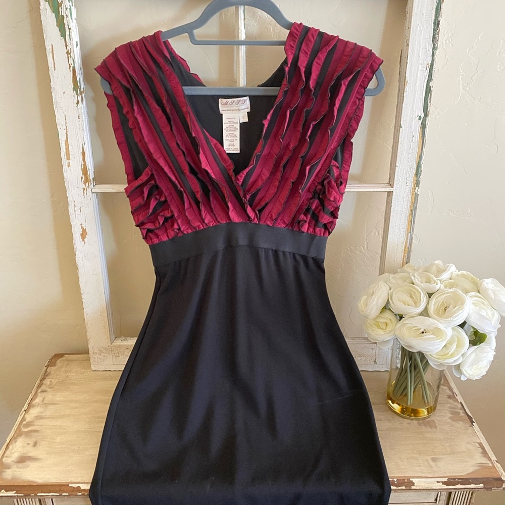 Max Studio tight fitted dress. Maroon black small.